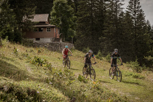 Le Val-de-Travers est également idéal pour s’adonner au cyclisme, quel que soit votre niveau.