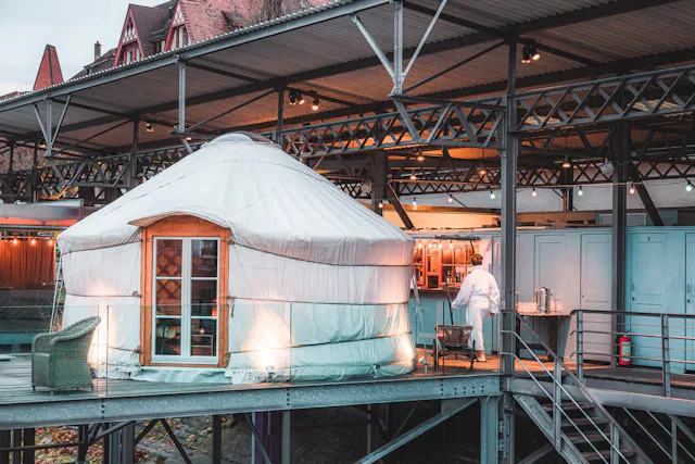 Après une promenade hivernale, le sauna situé au bord du Rhin vous invite à vous réchauffer et à vous détendre.