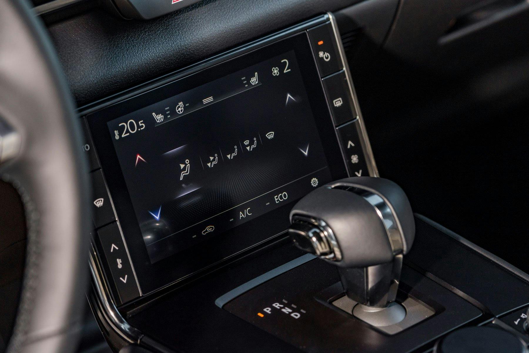 Über den 7-Zoll-Touchscreen wird unter anderem das Klimasystem kontrolliert.