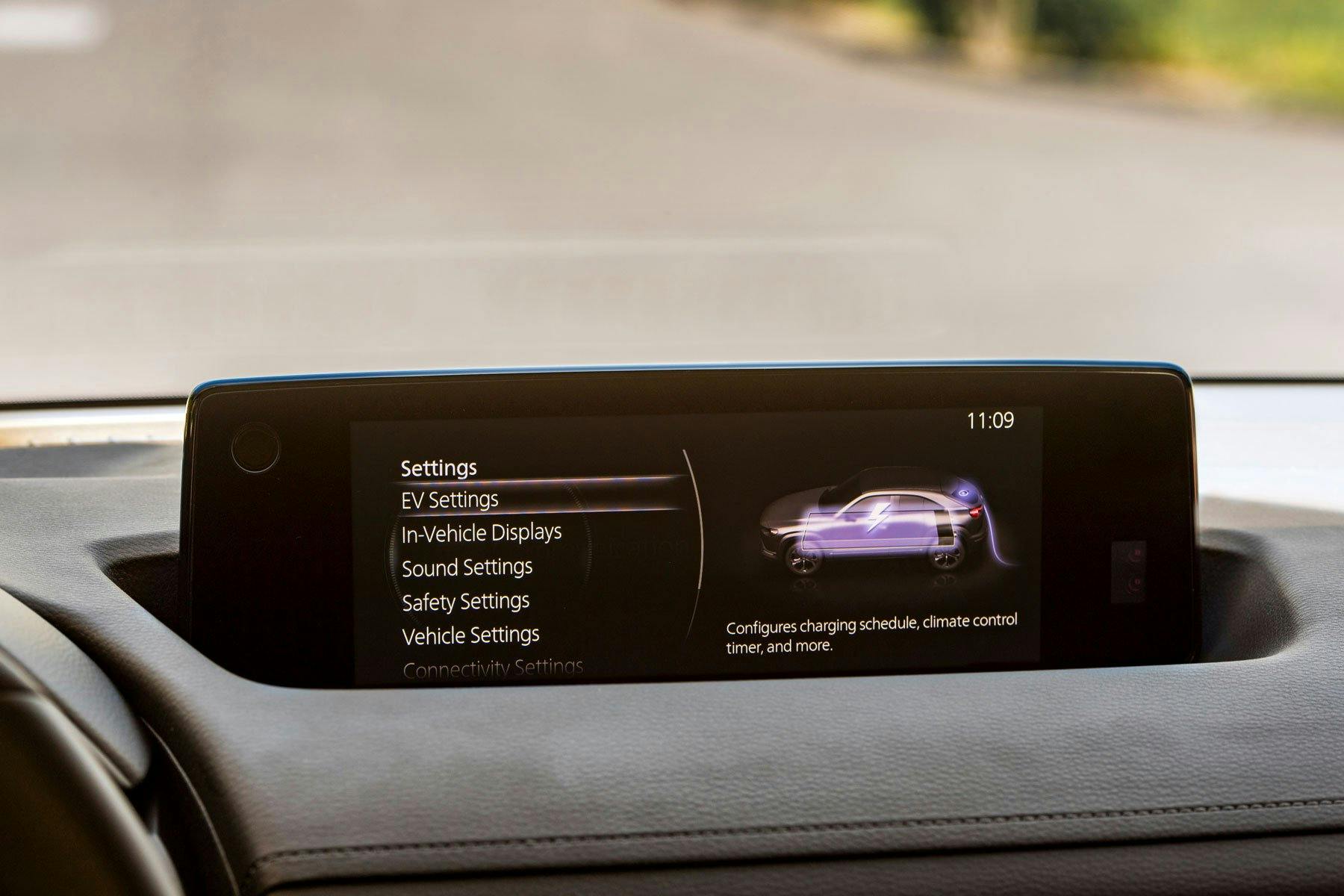 Zur Funktionen der MyMazda App gehören vor allem die Fernsteuerung des Ladeprozesses und die Möglichkeit, in Echtzeit eine Ladestation zu suchen. 