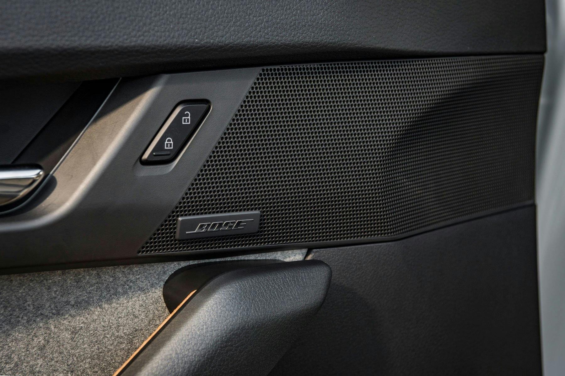 Für den akustischen Genuss stellt Mazda zwei hochwertige Lösungen zur Wahl: das markeneigene System Harmonic Acoustics oder - serienmässig bei der Rev...