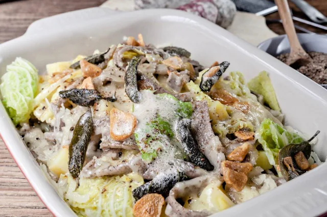 Pizzoccheri sind kurze Bandnudeln aus Buchweizenmehl und gehören zur Valposchiavo wie die italienische Sprache.