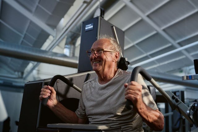 Die Kieser Lösung für einen starken Rücken ist die computergestützte Lumbar-Extension-Maschine, kurz «LE». Sie ist ein zentraler Bestandteil des Kieser-Trainingskonzepts und setzt neue Maßstäbe im gezielten Rückentraining.