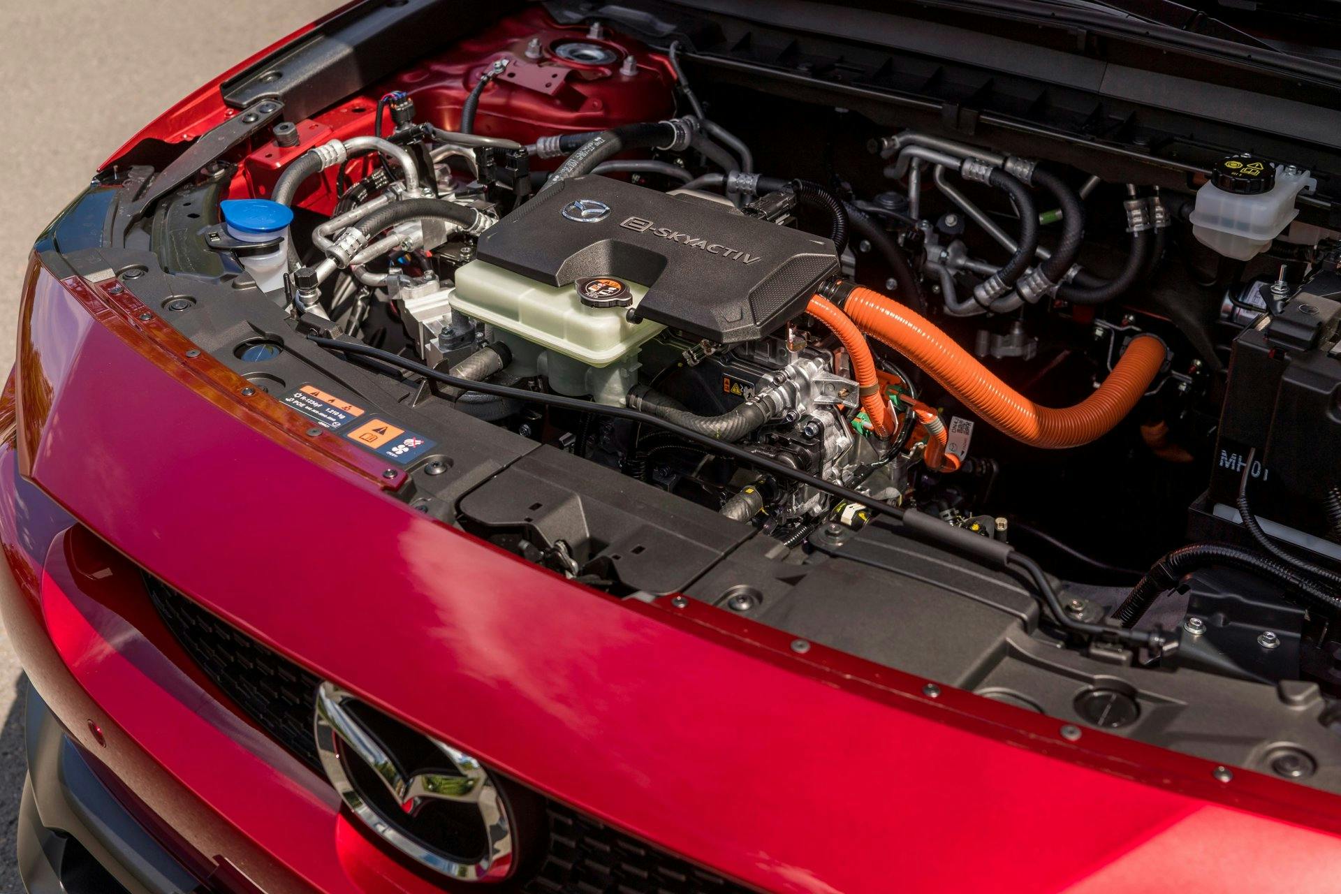 Die Batterie mit einer Leistung von 35,5 kW/h ermöglicht eine Reichweite von bis zu 265 km in der Stadt – eine weit längere Strecke als die 48 Kilomet...