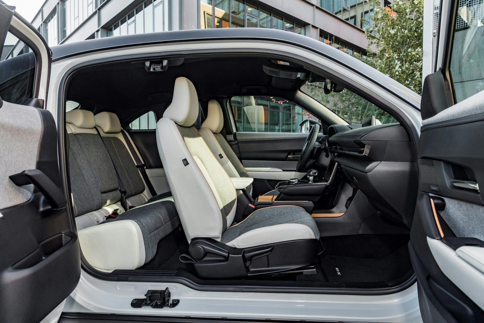 Die neu eingeführten Freestyle-Türen sind komfortabel und ein echter Fortschritt in Sachen Sicherheit und täglicher Einsatz als Familienauto.