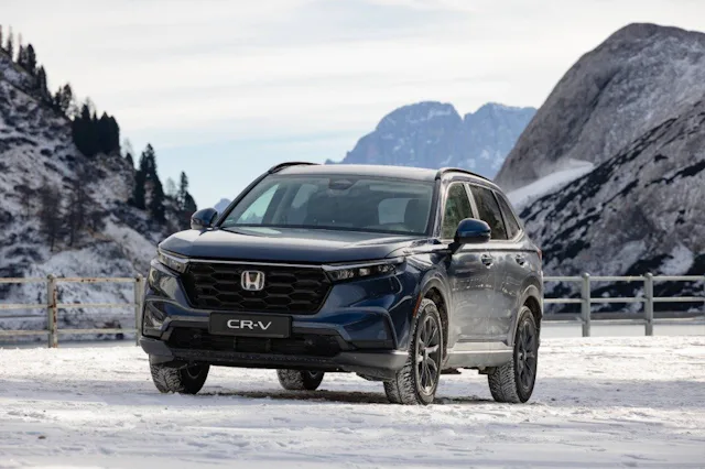 Der CR-V ist als Vollhybrid – auch mit Vierradantrieb – und als Plug-in-Hybrid
erhältlich.