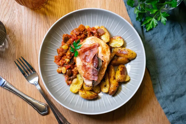 Poulet-Saltimbocca auf Caponata