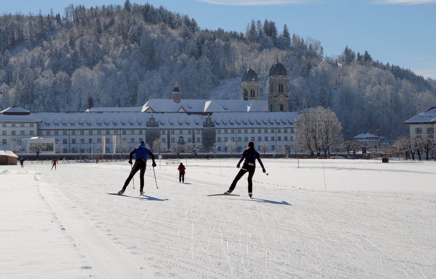Ob Klosterbesuch oder Loipenspass – in Einsiedeln warten spannende Winteraktivitäten und Sehenswürdigkeiten auf Sie.