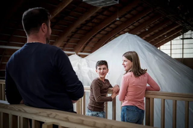 Zwei Stationen weiter wartet in Pratteln nach einer kurzen Busfahrt die nächste Attraktion: Die Salina Helvetica der Schweizer Salinen bietet ein span...