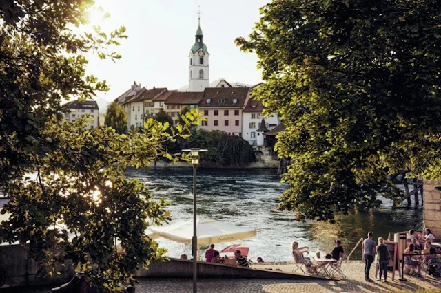 Nächster Stopp: Olten. Die pittoreske Altstadt erreichen Sie von Aarau in nur zehn Minuten. Von der Alten Brücke über den freskenverzierten Rathskelle...