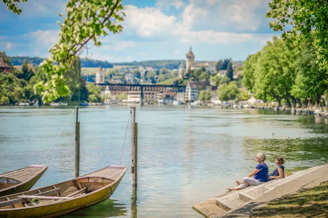 Was Sie sich zum Abschluss nicht entgehen lassen sollten: Spazieren Sie auf der Uferpromenade Lindli am Rhein entlang und gönnen Sie sich im Restauran...