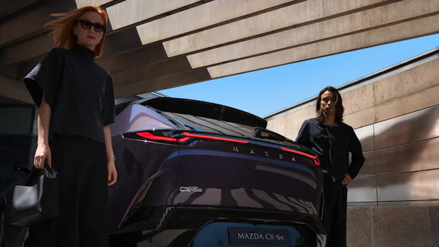 Découvrez l’habitacle du tout nouveau Mazda CX-6e en faisant défiler les images vers la gauche.