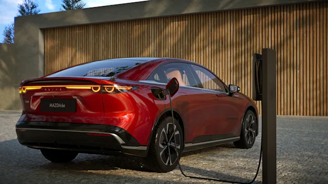 Dans la Mazda6e, la réduction à l’essentiel crée un espace de détente et de concentration.