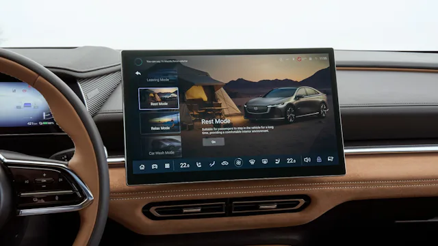 Dans la Mazda6e, la réduction à l’essentiel crée un espace de détente et de concentration.