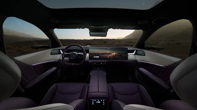 Découvrez l’habitacle du tout nouveau Mazda CX-6e en faisant défiler les images vers la gauche.
