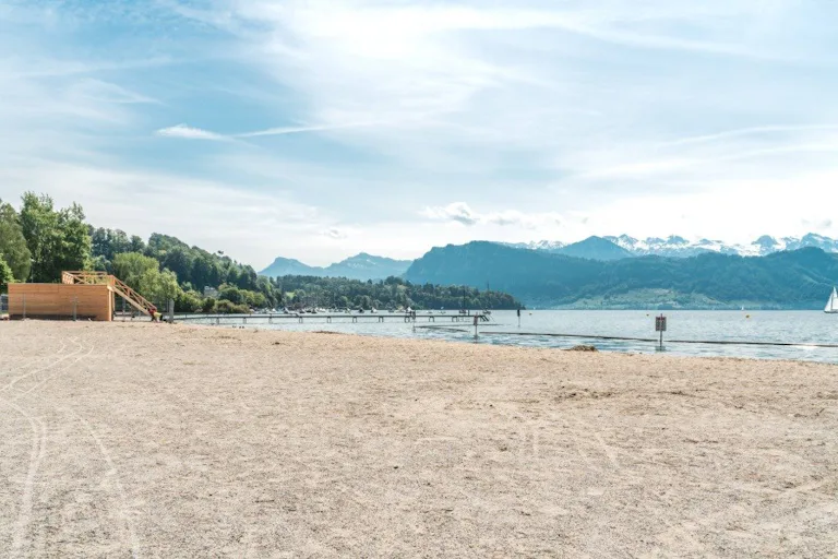 Incontournable no 1: le premier arrêt, au Lido de Lucerne, est idéal pour une petite escapade sur les bords du lac des Quatre-Cantons. Cette plage de...
