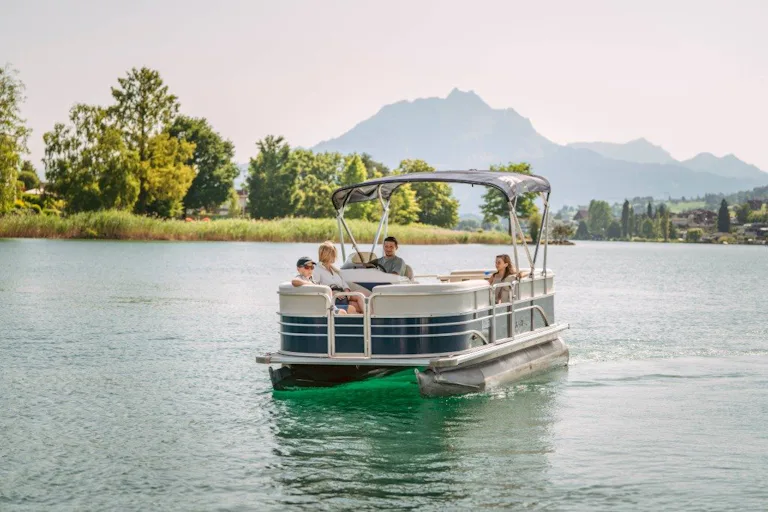 Incontournable no 2: vous pouvez sinon rester 12 minutes supplémentaires à bord du train S3 et descendre à Küssnacht am Rigi. Là, vous pourrez flâner...