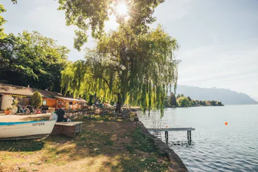 Cet été, prenez le train pour de superbes destinations sur les bords des plus beaux lacs de Suisse