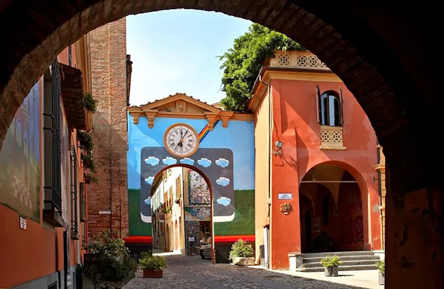 Ein Ort für Künstler: Teile des Dorfs Dozza dienen Malern als Freiluft-Leinwand.