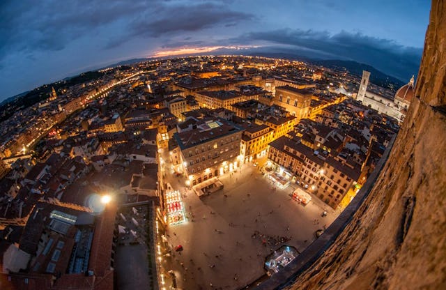 Florenz verzaubert auch bei Nacht: Ein Blick aus der Vogelperspektive:.