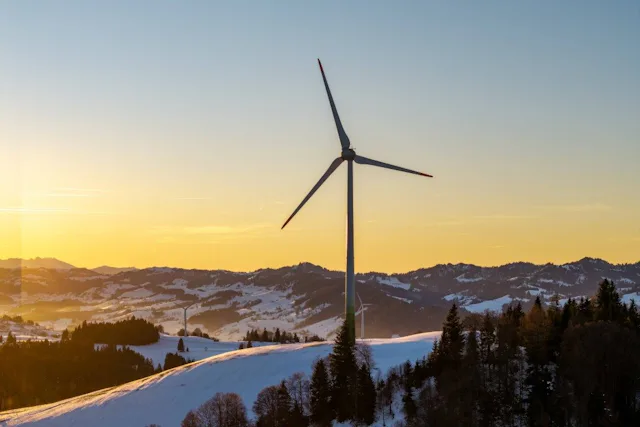 Windenergie ergänzt den Schweizer Strommix dann, wann sie besonders gefragt ist: im Winter.