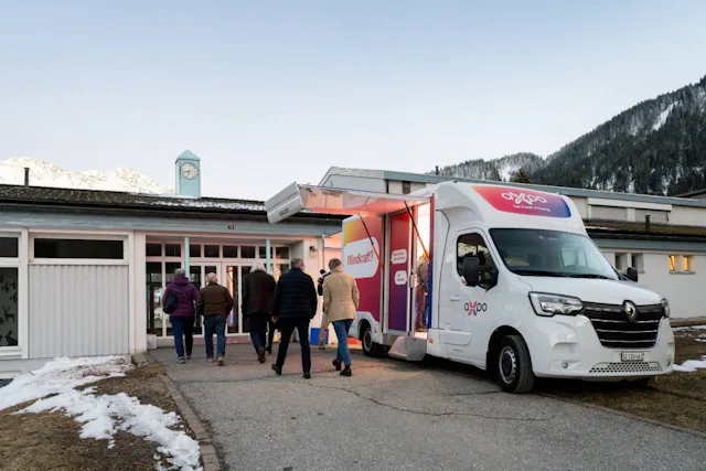 Fahrende Dialogplattform: Das Axpo-Windmobil ist für den International Sustainability Award nominiert. (Axpo)