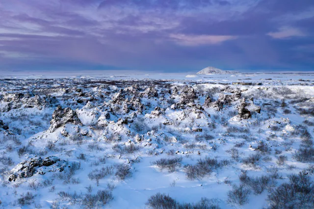 Die verschneite Lavaformation Dimmuborgir