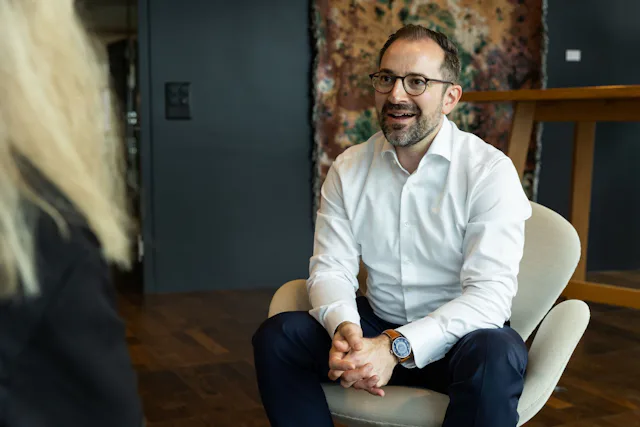 «De nombreuses personnes ont une idée précise de la manière dont elles souhaitent vivre leur retraite.» Lors du conseil, nous regardons comment concrétiser ces souhaits en tenant compte des possibilités financières et montrons quelles mesures sont pertinentes dès maintenant.»
Jan Ingold, responsable Prévoyance chez PostFinance