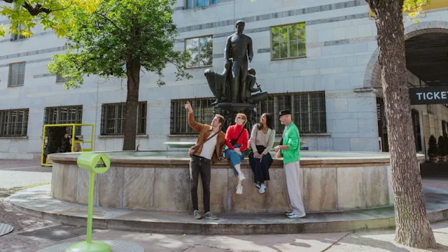 Pour terminer, après un court voyage, vous arrivez à Bâle. Le Kunstmuseum est un passage obligé de votre visite: on peut y admirer plus de 300 000 œuv...