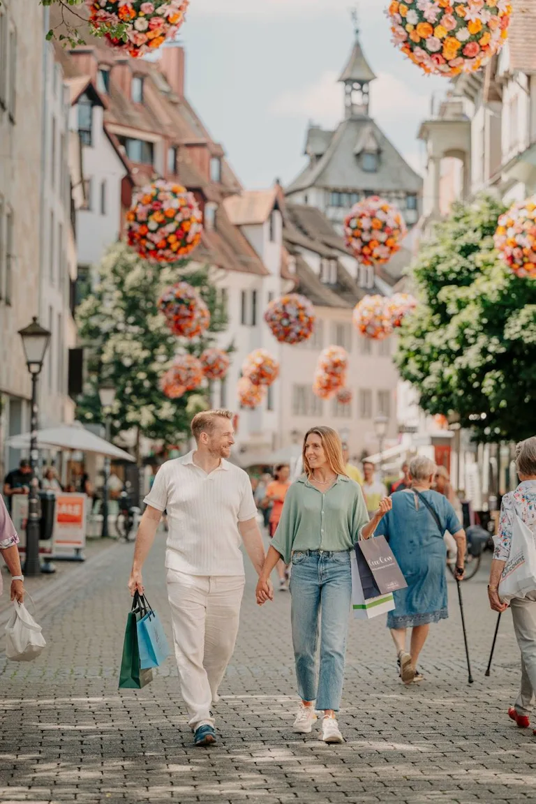 Drittes Highlight: Von Weinfelden erreichen Sie mit dem Interregio nach nur 25 Minuten Weiterfahrt die schöne Altstadt von Konstanz. Hier trifft Gesch...