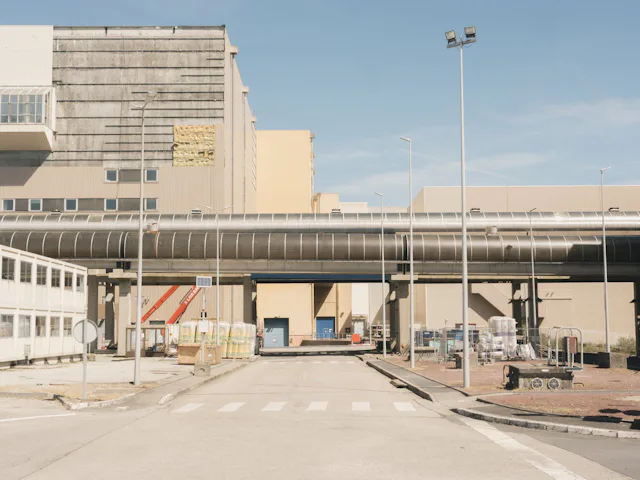 Riesige Anlage für riesige Mengen Atommüll: Die Wiederaufbereitungsanlage in La Hague erstreckt sich über 300 Hektar – eine Fläche so gross wie der Pf...