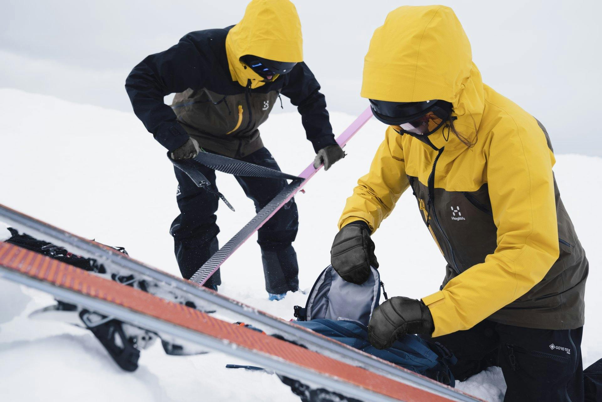 Bewegungsfreiheit, Belüftung und optimaler Schutz vor den Elementen ist zentral: Schneesportler. 