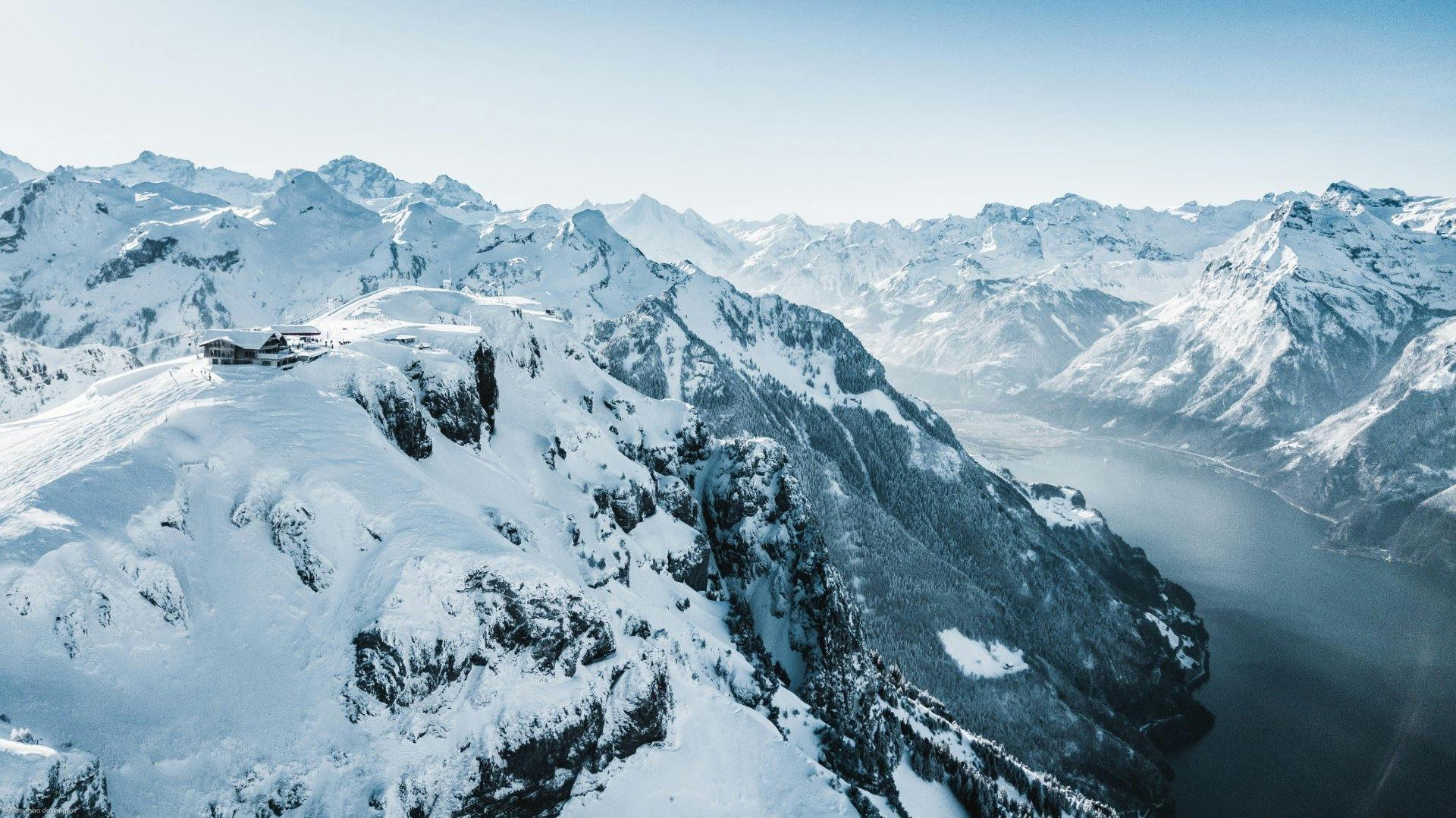 Ein empfehlenswerter Winterausflug: Die Aussicht von Fronalpstock ist atemberaubend.
