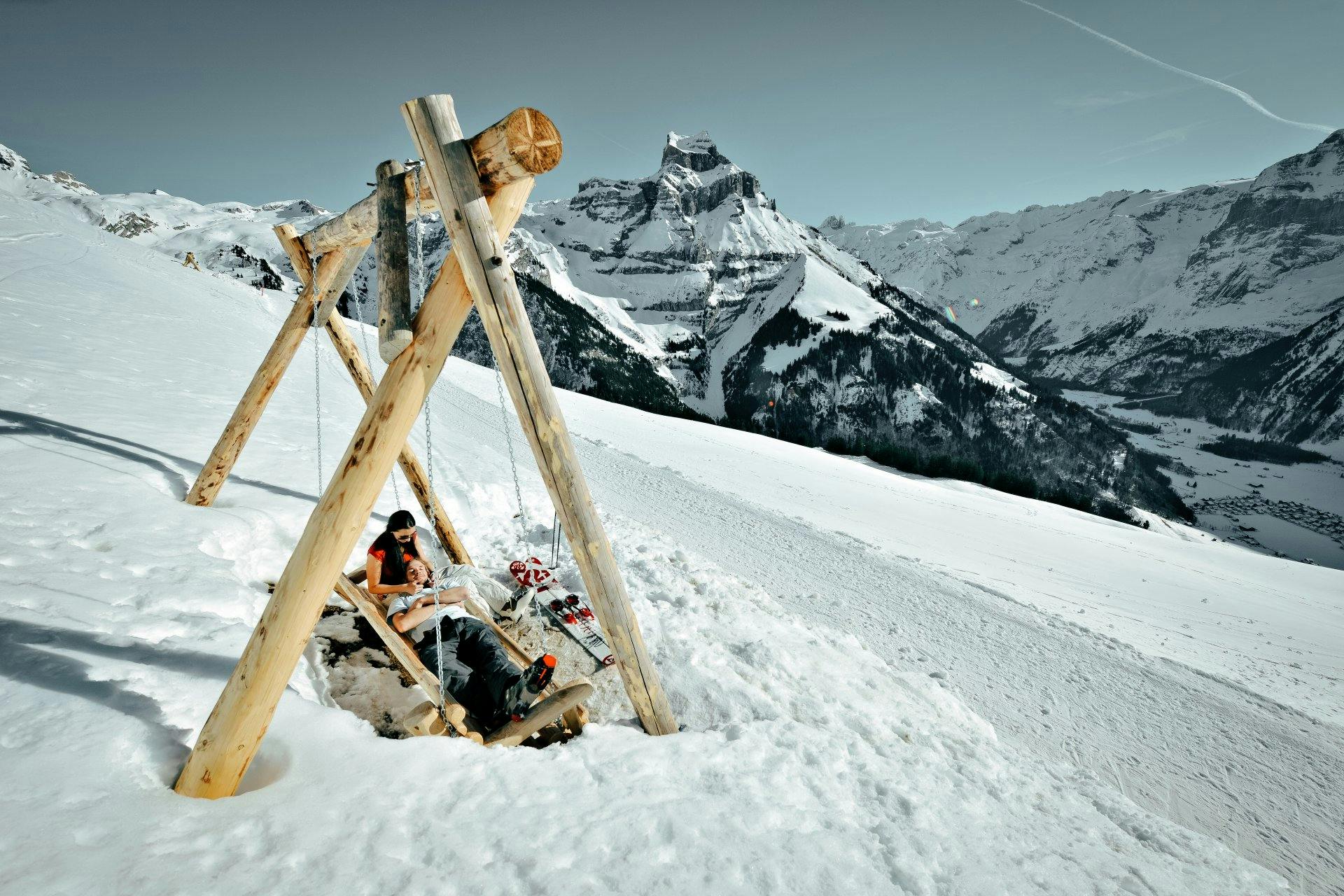 Erholung garantiert: Auf dem Weg zur Brunnihütte sich einfach mal hinlegen.