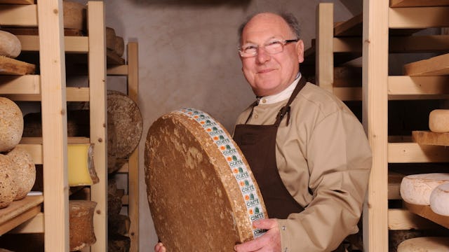 Auch Prince Charles kauft bei ihm ein: Der elsässische Maître Bernard Antony lässt seit 1979 Rohmilchkäse nach eigenem Verfahren ausreifen.