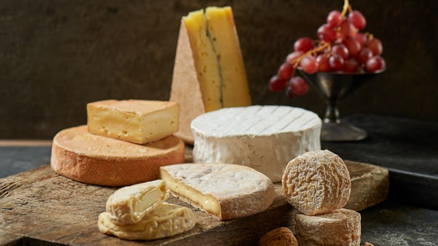 Im Migros Drachen-Center sind bis zu 20 Käsesorten von Bernard Antony erhältlich: Eine Käseauswahl.