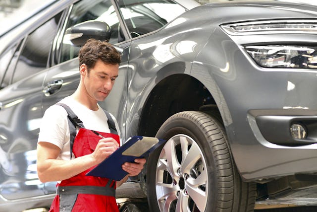 Nicht nur das Auto, sondern auch die Autoversicherung sollte regelmässig überprüft werden.