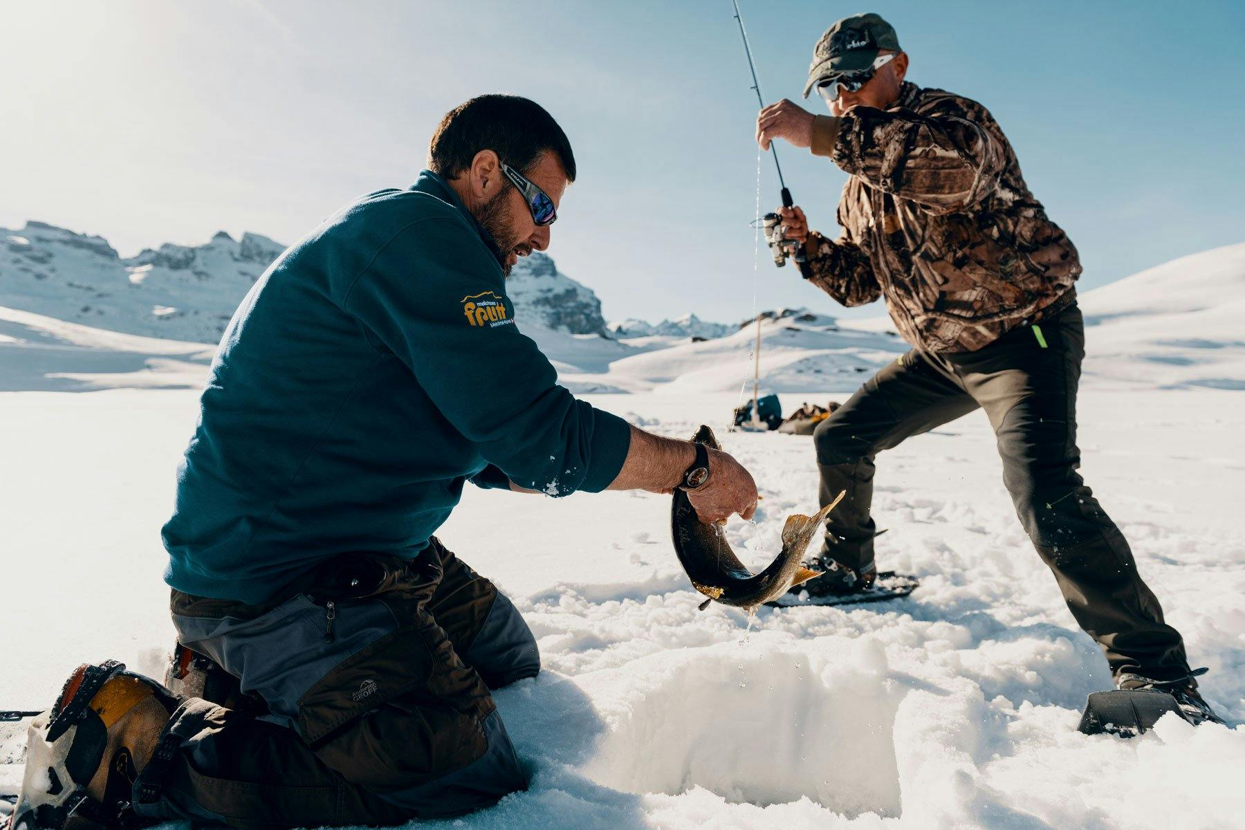 Eine aussergewöhnliche Winteraktivität: Eisfischen.