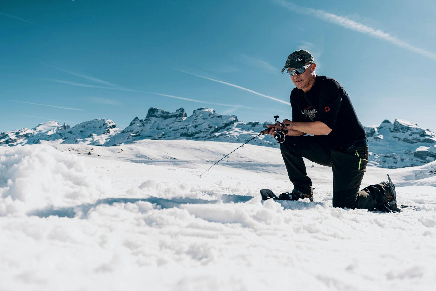 Gefischt wird mit einer extra kurzen Spezialrute.