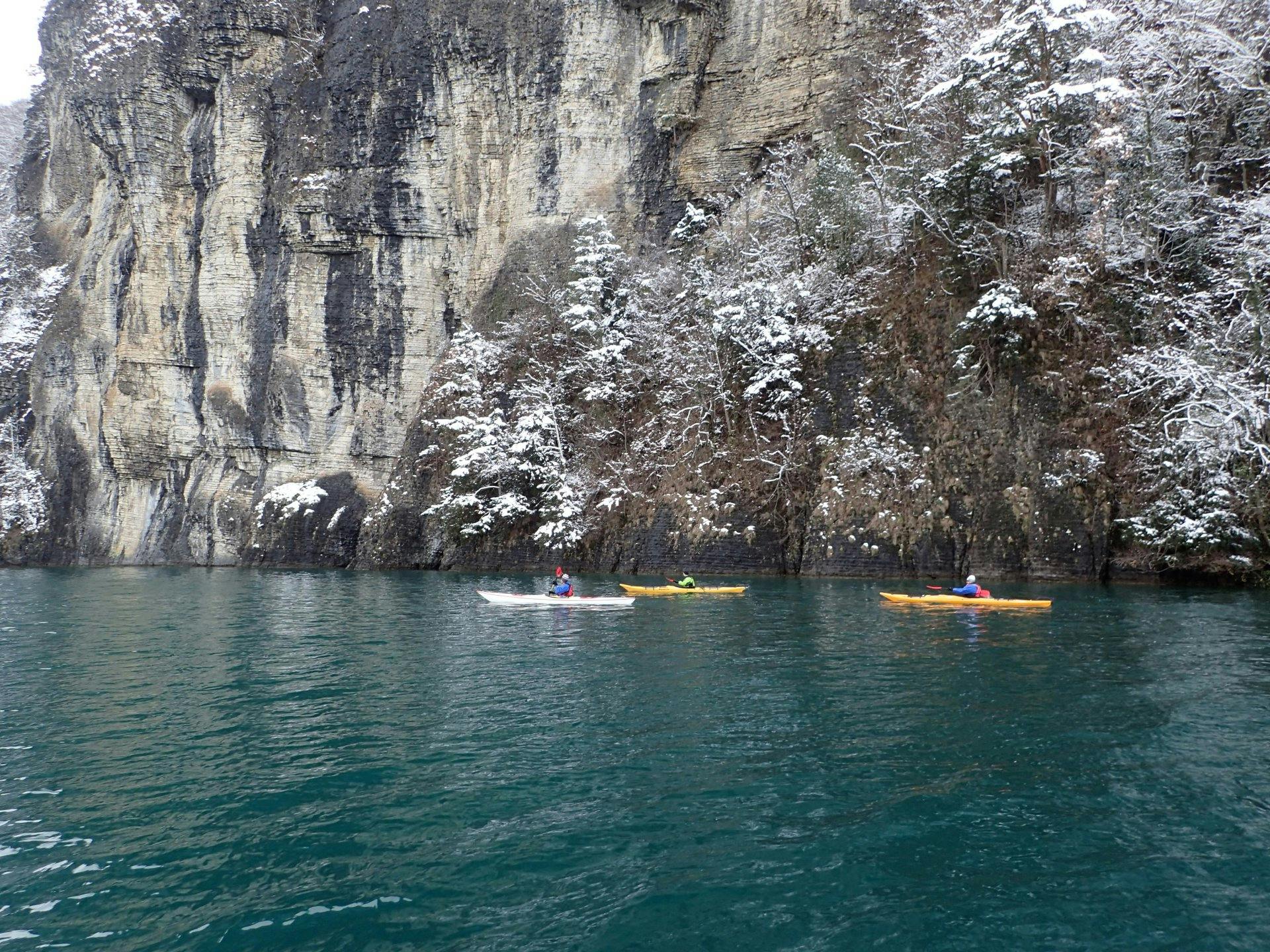 Kanufahren ist auch im Winter möglich: Klirrende Kälte auf dem Vierwaldstättersee