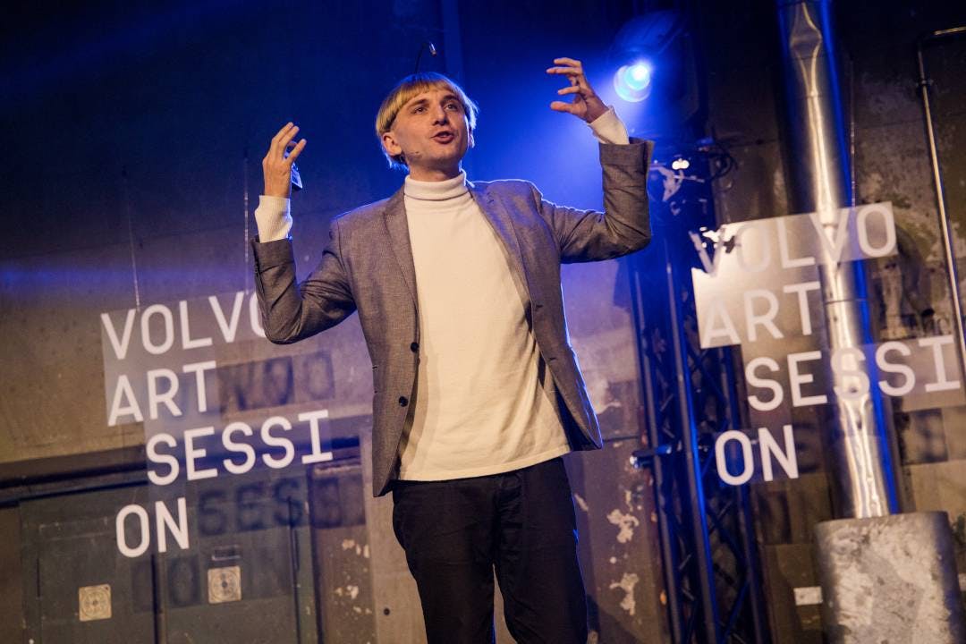 Ein Highlight der diesjährigen Volvo Art Session: Mit viel Drive und Humor erzählte Cyborg Neil Harbisson seine Lebensgeschichte und zog damit ein int...