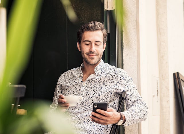 Per Smartphone den Rasenmäher steuern ist jetzt einfach: Mit der GARDENA-Bluetooth-App.