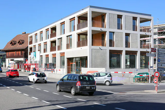 Modern und ansprechend: Das Gebäude am Bläuacker 2 ist fertiggestellt, bezugsfertig ab August 2021.