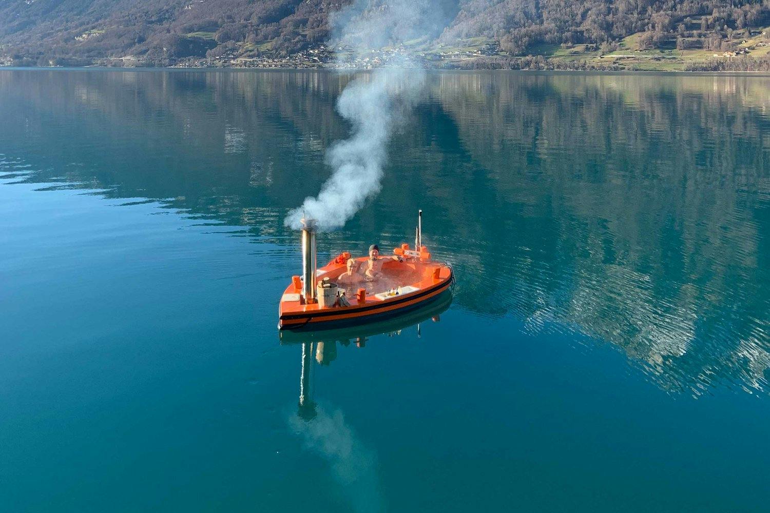 Der Hot Tug ist Hot Pot und Elektroboot in einem. Das ist Wellness auf dem Brienzersee!