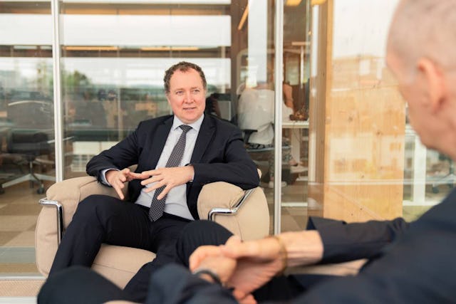 Helge Müller von Genève Invest sucht Werte, die einem auch in Rezessionsphasen nicht um die Ohren fliegen.