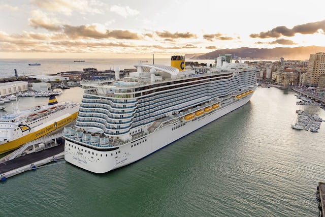 Schwimmende Kleinstadt: Die 337 Meter lange Costa Smeralda bietet Platz für 6522 Passagiere