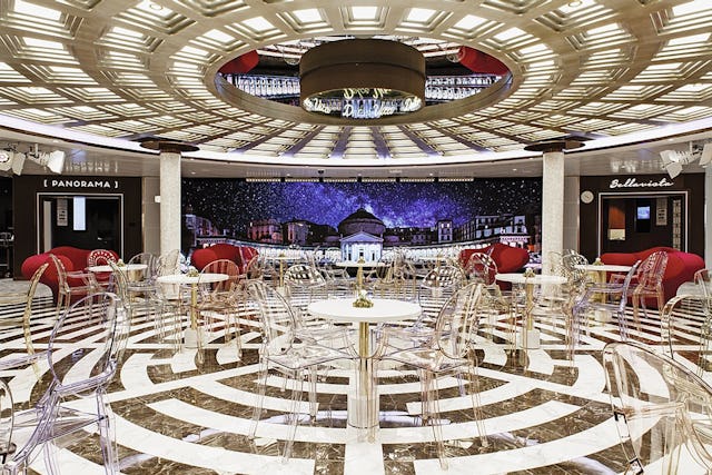 Auf den insgesamt 19 Decks der Costa Smeralda finden sich 11 Restaurants, 19 Bars...