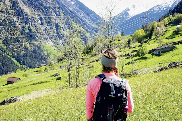 Der Arnisee auf 1368 Metern über Meer ist ein idealer Ausgangspunkt für eine Wanderung über grüne Matten bis ins Dorf Gurtnellen.