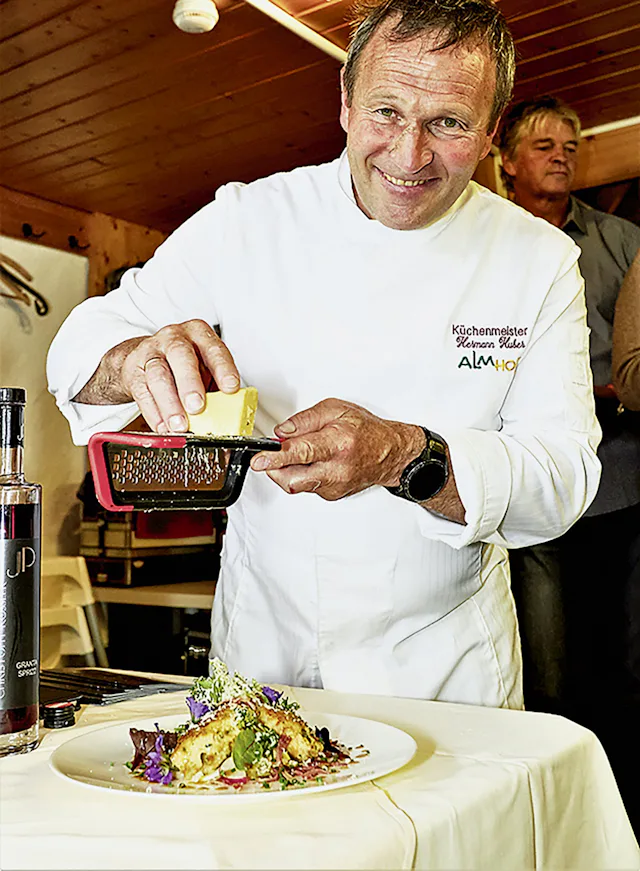 Spitzenkoch Hermann Huber zaubert in luftiger Höhe feine Gourmet-Menüs.