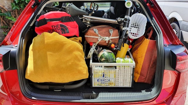 «Der Golf Variant ist ganz schön gross für einen Golf und das Packen war tatsächlich – auch ohne Dachbox – ein Kinderspiel. Das intergrierte Netz ist dabei super praktisch!»